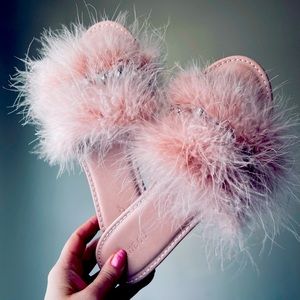 Old Hollywood glamorous pastel pink marabou feather slippers sandals slides 1930